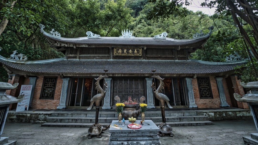 Den Trinh Temple